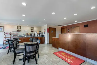 Photo 3 - Econo Lodge Lexington Southeast
