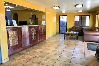 Photo 4 - Days Inn by Wyndham East Albuquerque