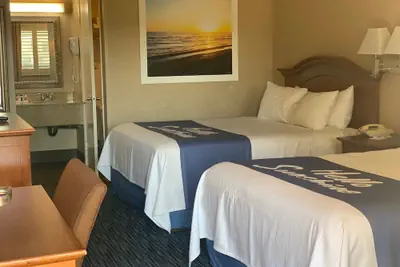 Photo 4 - Days Inn by Wyndham Alhambra CA