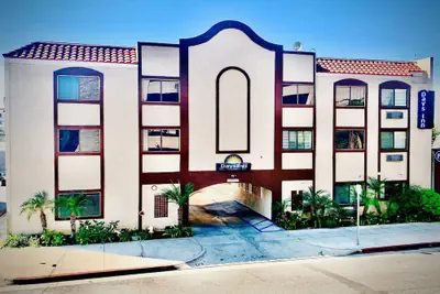 Photo 2 - Days Inn by Wyndham Alhambra CA