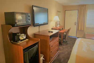 Photo 5 - Days Inn by Wyndham Alhambra CA