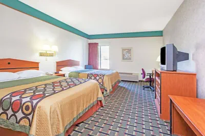 Photo 5 - Super 8 by Wyndham Atchison