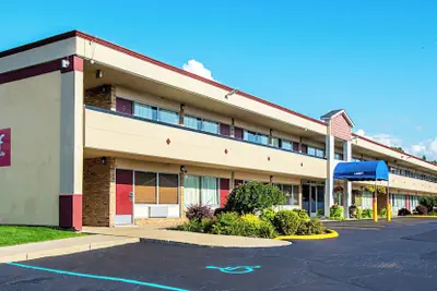 Photo 2 - Red Roof Inn Battle Creek