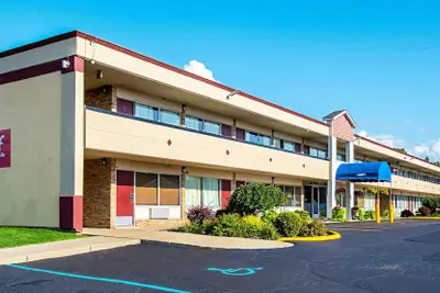 Photo 2 - Red Roof Inn Battle Creek