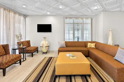 Photo 2 - Best Western Knoxville Suites - Downtown