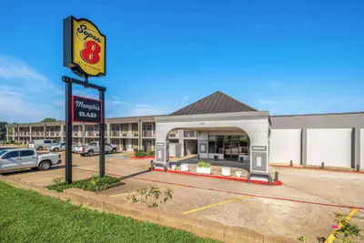 Photo 2 - Super 8 by Wyndham Longview/North