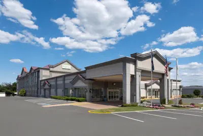 Photo 2 - Wyndham Garden Manassas