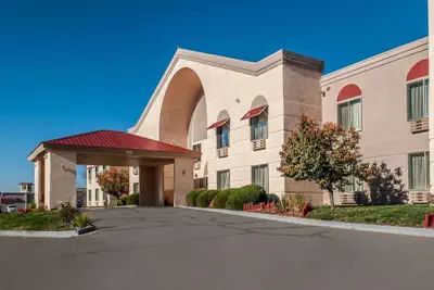 Photo 2 - Quality Inn & Suites Farmington