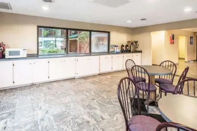 Photo 4 - Studios and Suites 4 Less Emporia
