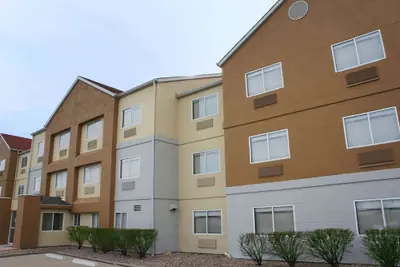 Photo 2 - La Quinta Inn & Suites by Wyndham Emporia