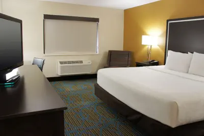 Photo 5 - La Quinta Inn & Suites by Wyndham Emporia