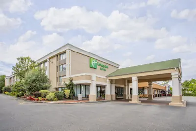 Photo 2 - Holiday Inn & Suites Parsippany Fairfield by IHG