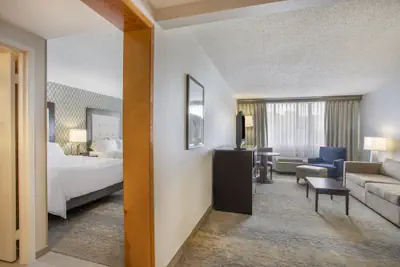 Photo 5 - Holiday Inn & Suites Parsippany Fairfield by IHG