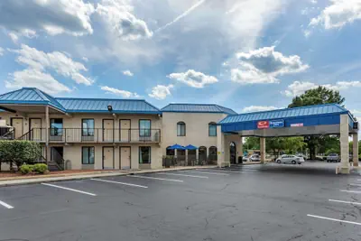 Photo 2 - Econo Lodge Fayetteville I-95