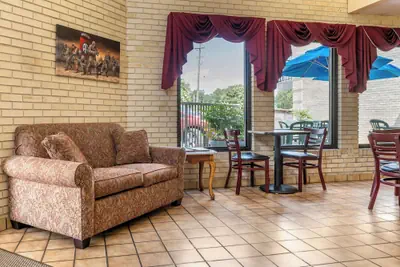 Photo 5 - Econo Lodge Fayetteville I-95