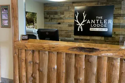 Photo 3 - Antler Lodge - Gardiner MT