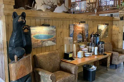 Photo 2 - Antler Lodge - Gardiner MT