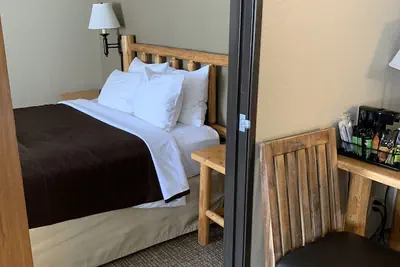 Photo 5 - Antler Lodge - Gardiner MT