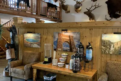 Photo 4 - Antler Lodge - Gardiner MT