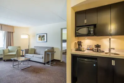 Photo 5 - Holiday Inn Greensboro Coliseum by IHG