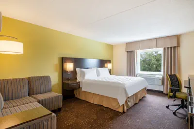 Photo 4 - Holiday Inn Greensboro Coliseum by IHG