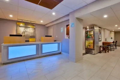 Photo 3 - Holiday Inn Express Fairfax - Arlington Boulevard by IHG