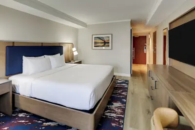 Photo 4 - The Atrium Hotel on Third