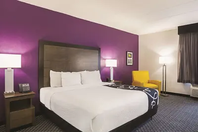 Photo 4 - La Quinta Inn & Suites by Wyndham Virginia Beach