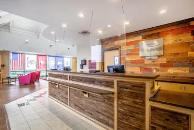 Photo 3 - Econo Lodge Naval Station Norfolk