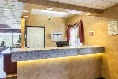 Photo 4 - Quality Inn Fairmont