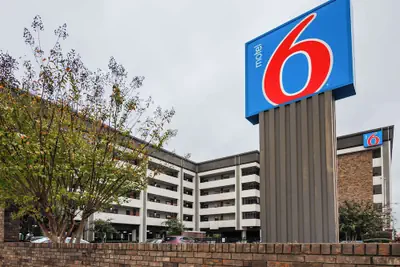 Photo 2 - Motel 6 Columbus, GA - Downtown