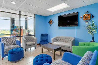 Photo 4 - SureStay Hotel by Best Western Lenoir City