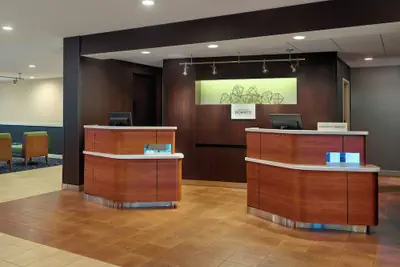 Photo 4 - Courtyard by Marriott Atlanta Airport South/Sullivan Road