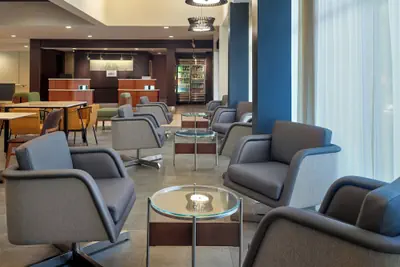 Photo 3 - Courtyard by Marriott Atlanta Airport South/Sullivan Road