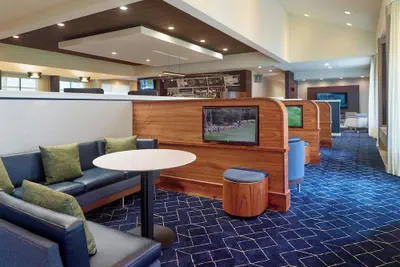 Photo 2 - Courtyard by Marriott Atlanta Airport South/Sullivan Road