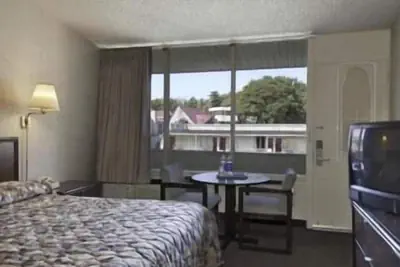 Photo 5 - Motel 6 New Brunswick
