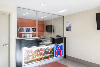 Photo 2 - Motel 6 New Brunswick
