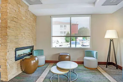 Photo 4 - Best Western Premier Richmond City Gateway