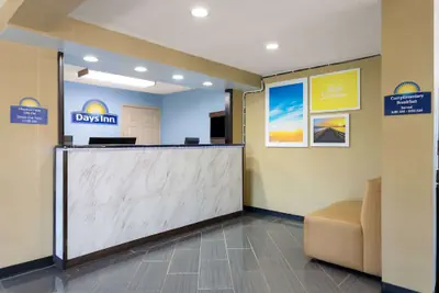 Photo 3 - Days Inn by Wyndham Greensboro Airport