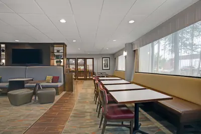 Photo 4 - Hampton Inn Salisbury