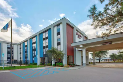 Photo 2 - Hampton Inn Detroit/Madison Heights/South Troy