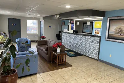 Photo 4 - Days Inn by Wyndham Perryville