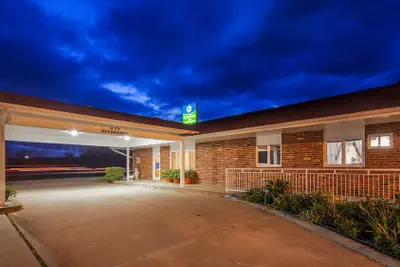 Photo 2 - SureStay Hotel by Best Western Cameron