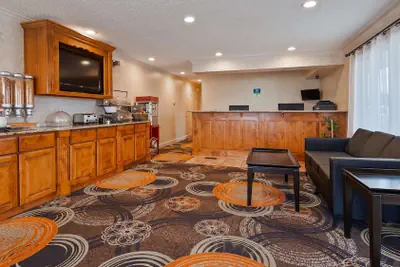 Photo 4 - SureStay Hotel by Best Western Cameron