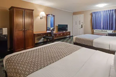 Photo 5 - SureStay Hotel by Best Western Cameron
