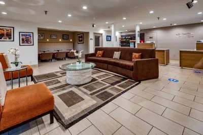 Photo 4 - SureStay Plus Hotel by Best Western Durham Medical Center