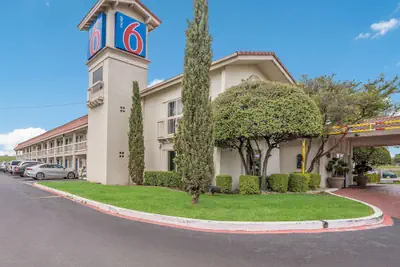 Photo 2 - Motel 6 Dallas, TX - Market Center