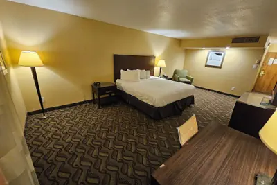 Photo 5 - Clarion Inn & Suites Roswell