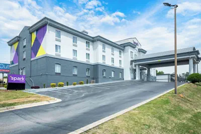 Photo 2 - Spark by Hilton Commerce, GA