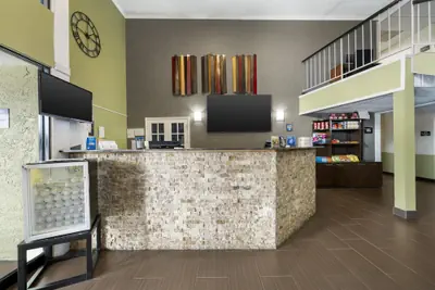 Photo 4 - Best Western Airport Albuquerque InnSuites Hotel & Suites